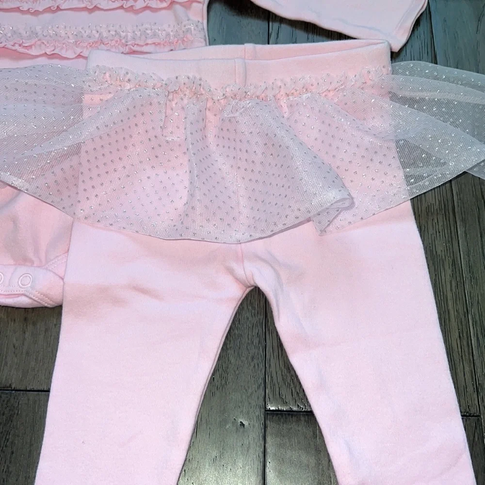 Infant long sleeve ruffle top onesie, with tutu leggings